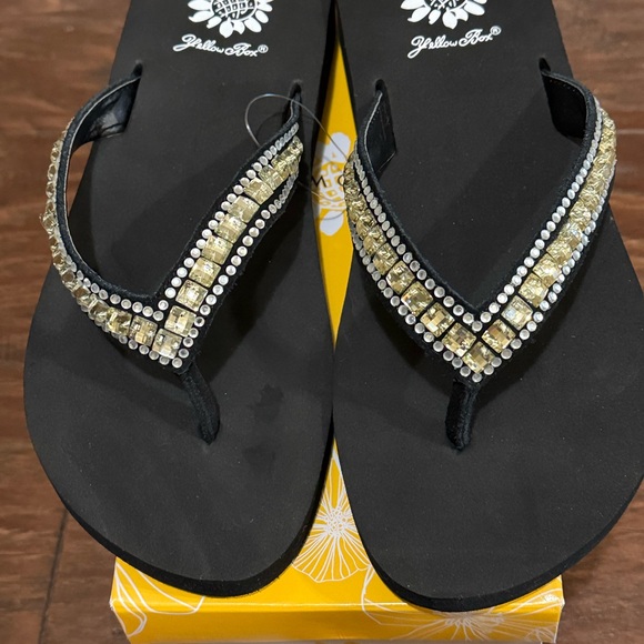 Yellow Box Black Sandals with Gold Accents New - Picture 6 of 6